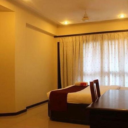 P M Regency Hotel 巴罗达 外观 照片