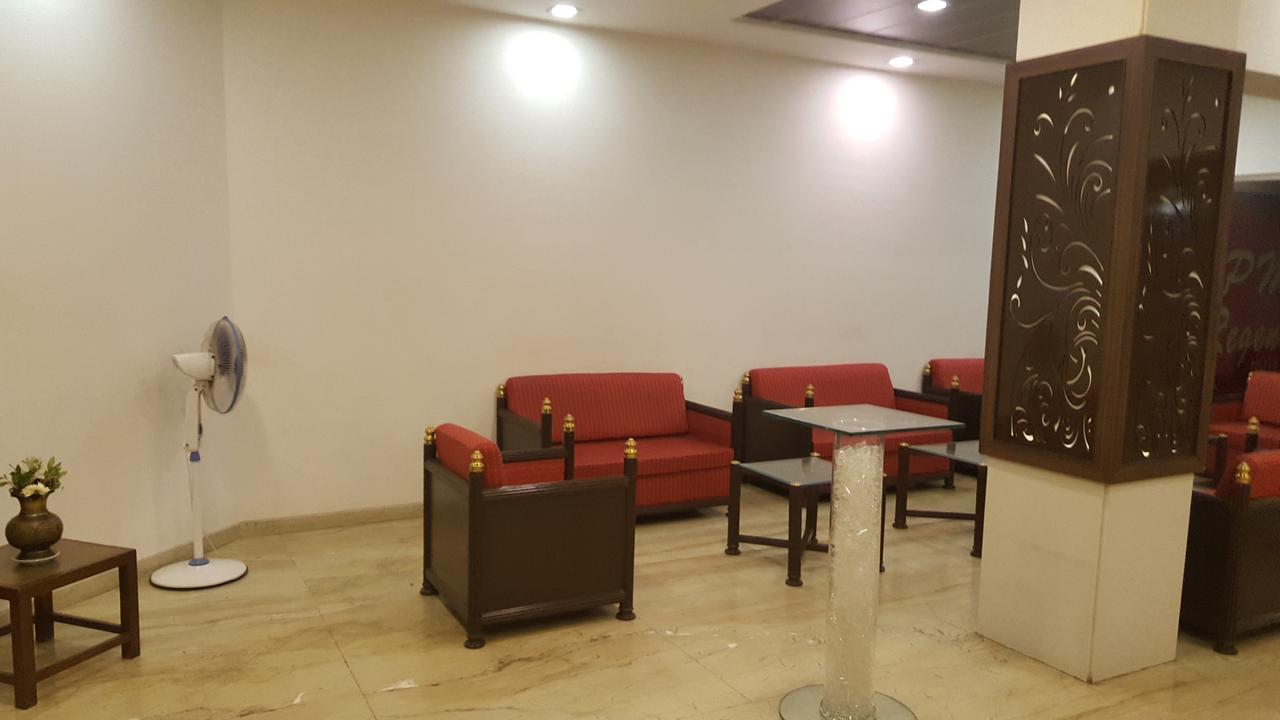 P M Regency Hotel 巴罗达 外观 照片