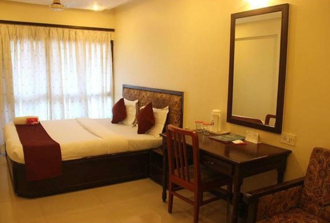 P M Regency Hotel 巴罗达 外观 照片