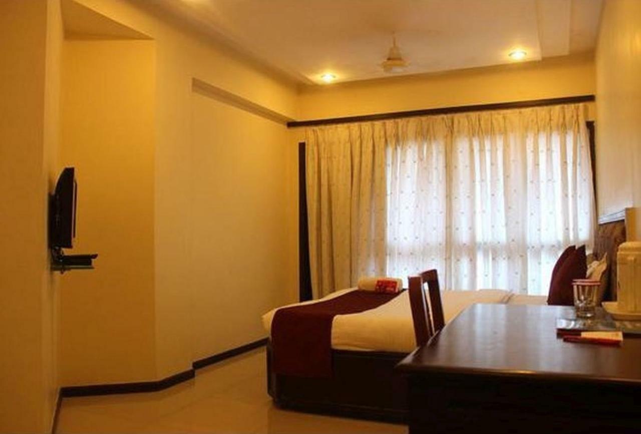 P M Regency Hotel 巴罗达 外观 照片